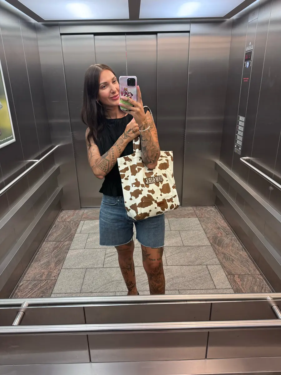 Spiegelbild mit Tasche