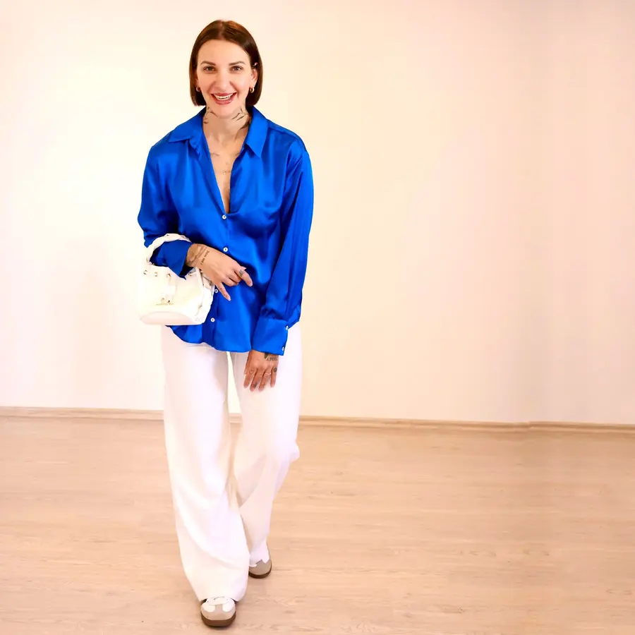 Blaue Satinbluse