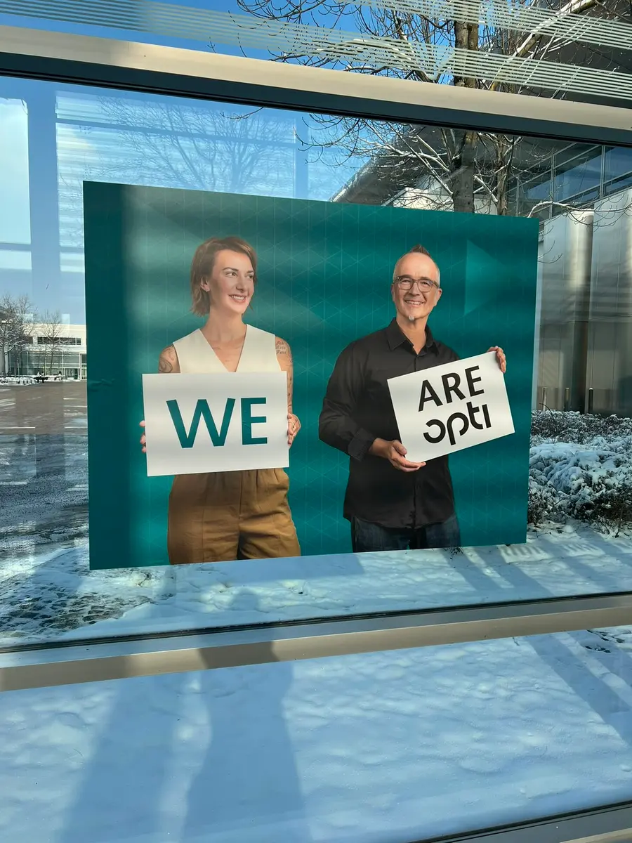 Kampagnenmotiv im Messefenster
